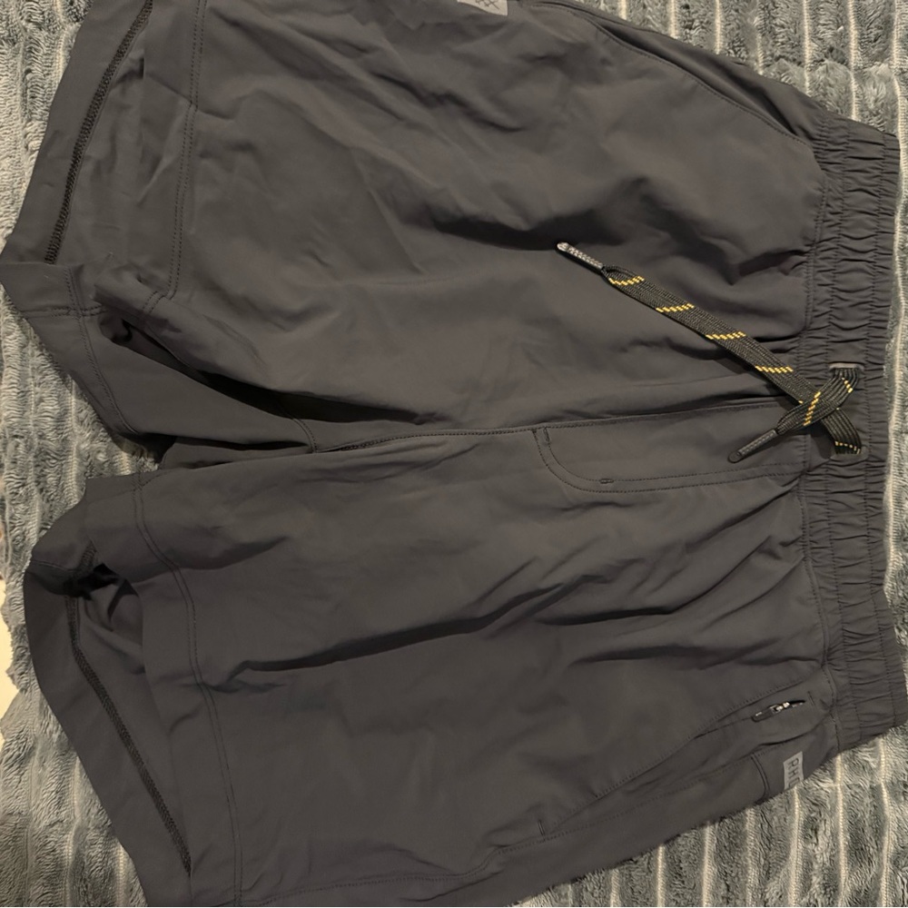 RHONE Men's 5 inch pursuit Shorts. Size small  - Black
